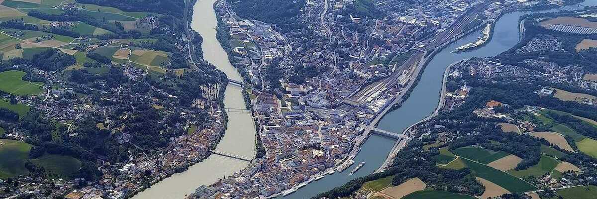 Flugwegposition um 12:22:38: Aufgenommen in der Nähe von Kreisfreie Stadt Passau, Deutschland in 2123 Meter